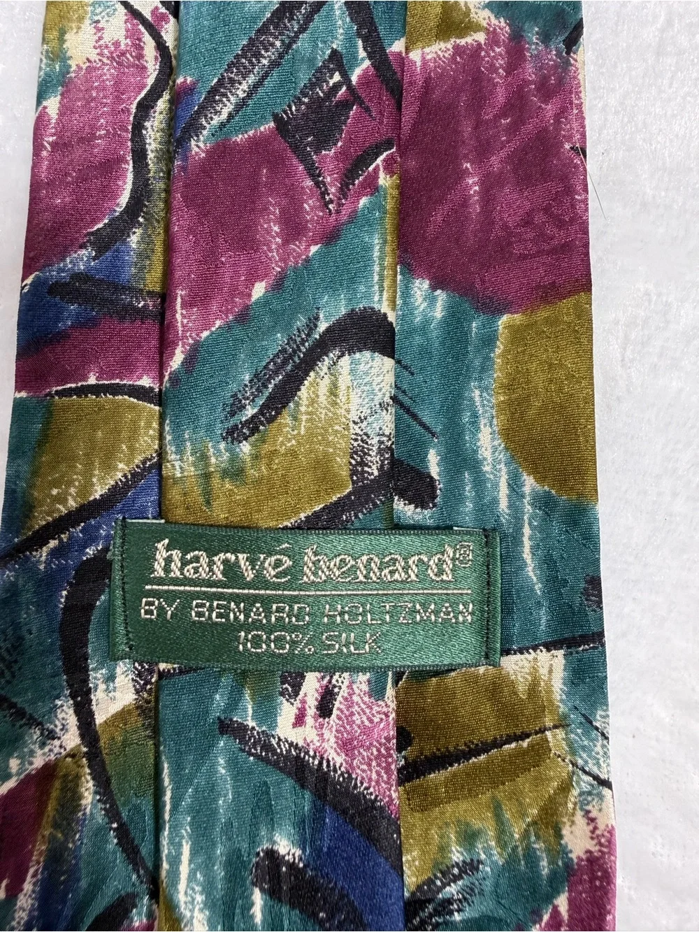 Harvé Benard Vintage 100% Silk Abstract Men’s Tie